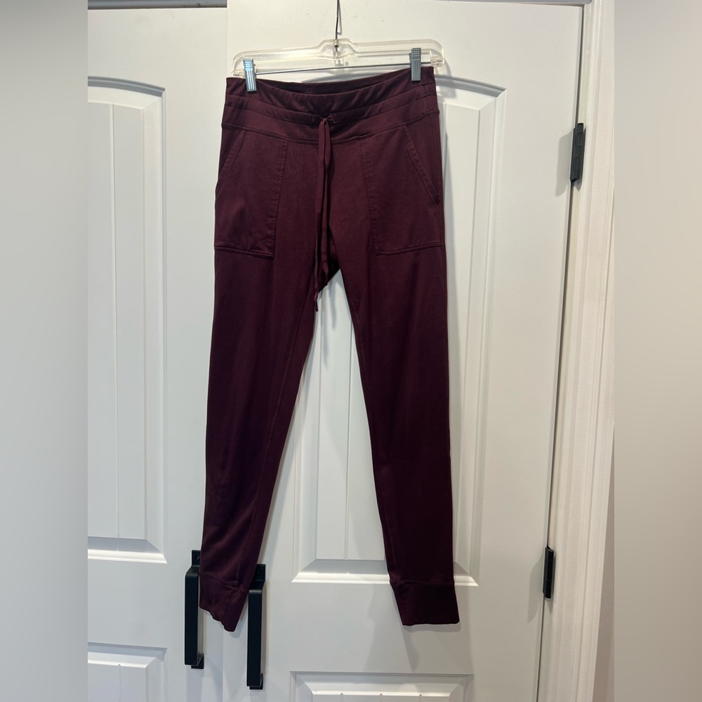 Aerie burgundy Chill Play Move Leggings jogger style